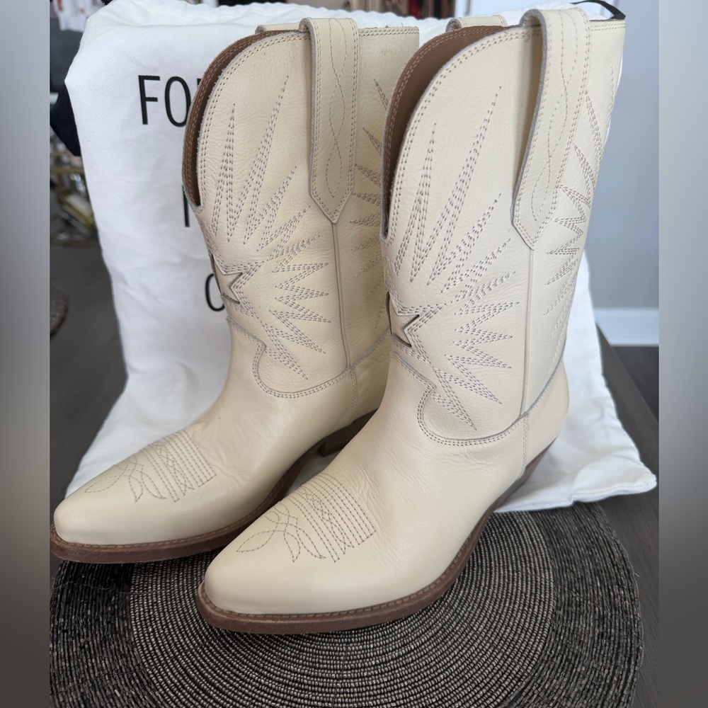 Golden Goose Cream Western Boots & Dust Bag